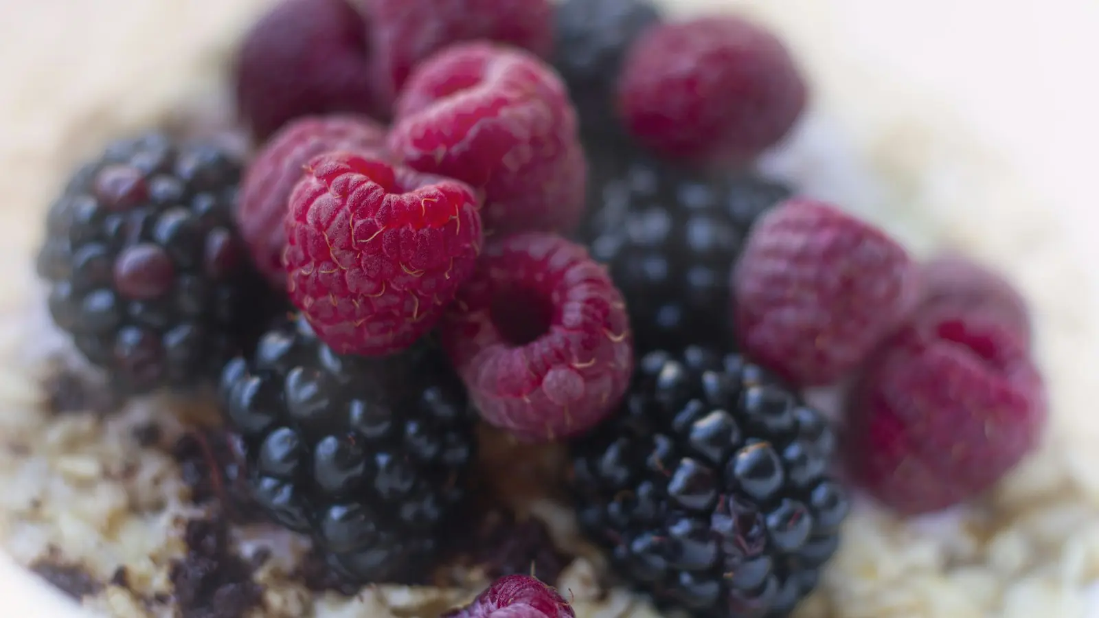 Best supplements for metabolic health over 40: oatmeal topped with raspberries and blackberries